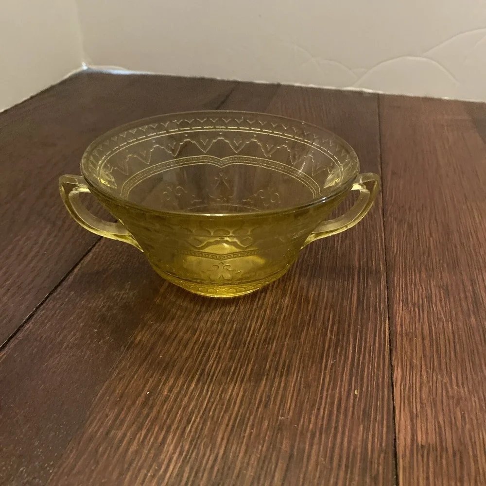 Federal Glass Company Patrician Spoke Yellow Depression Glass‎ Cream Soup Bowl